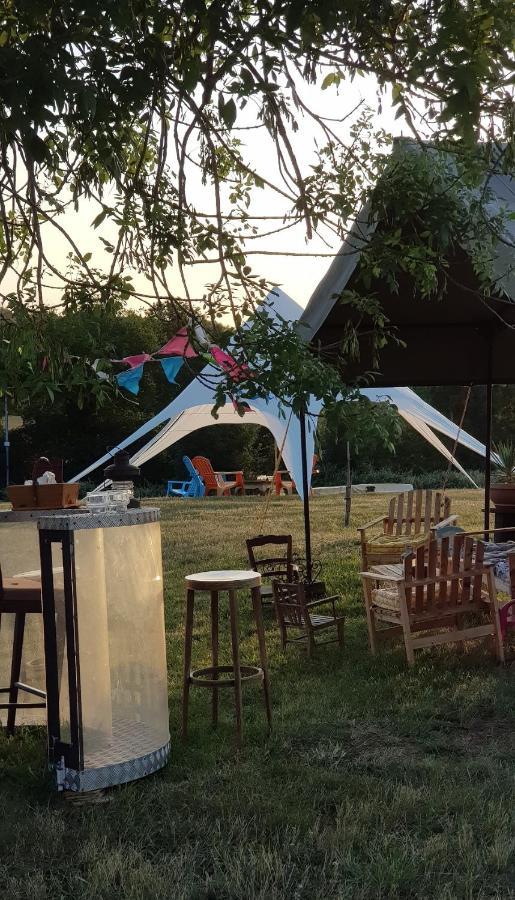 Camping La Petite Houmee Curzay-sur-Vonne Extérieur photo