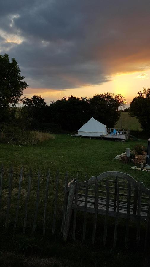 Camping La Petite Houmee Curzay-sur-Vonne Extérieur photo